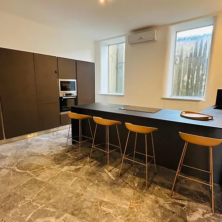 Ortigia Grand Salon - Extra Spacious Primelocation Caraccess Apartment